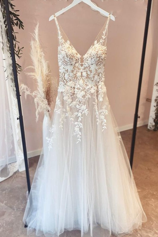 Sweetheart Spaghetti Strap A-Line Tulle Wedding Dress with Lace Appliques