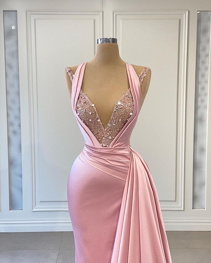 
                      
                        Elegant Pink Halter Mermaid Prom Dress with Shining V Neck
                      
                    