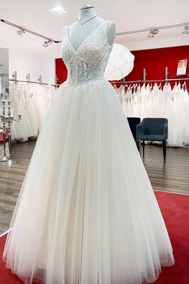 
                      
                        Unique V-Neck Princess Ivory Wedding Dress with Ruffles and Tulle Lace
                      
                    