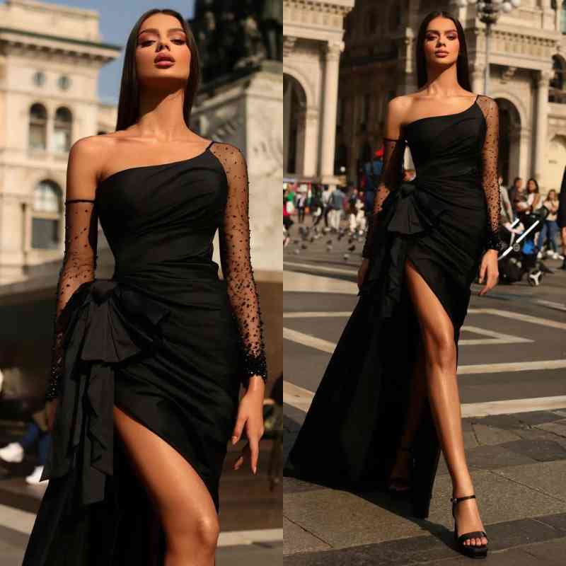 
                      
                        Elegant Black Long Sleeve Tulle Prom Dress with One Shoulder Detail and Pleated Slit
                      
                    