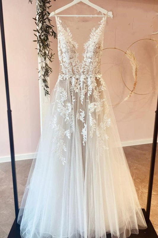 Sleeveless Long A-Line Lace Wedding Dress with Tulle Appliques