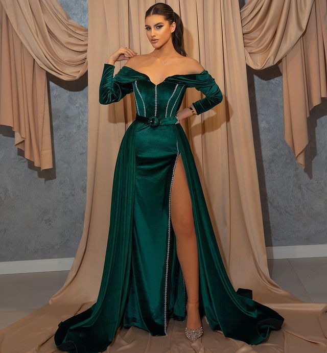 
                      
                        Dark Green Long Sleeve Sweetheart Mermaid Prom Dress with Front Split and Belt
                      
                    