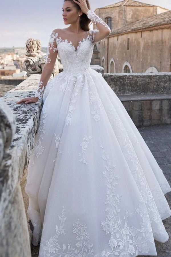 Chic Long Princess Sweetheart Wedding Dress with Floral Lace Appliques