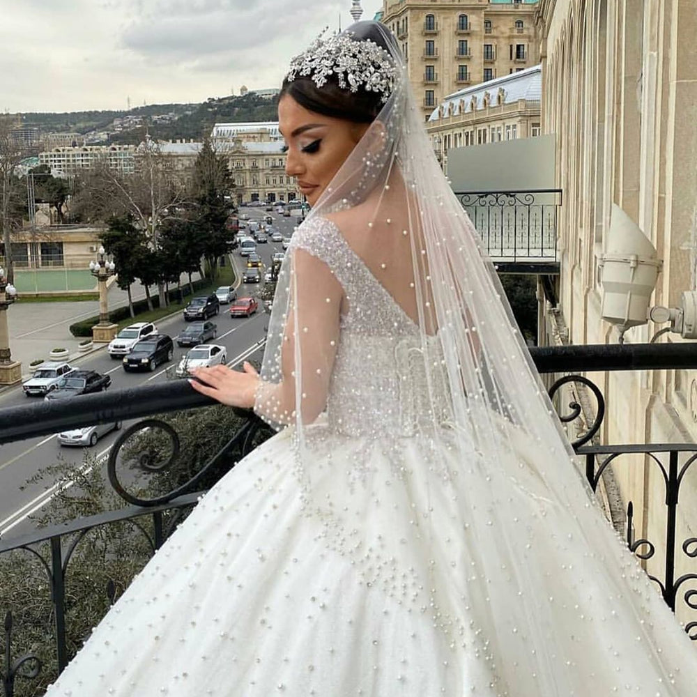 
                      
                        Sweetheart Off-the-Shoulder Backless Ball Gown Wedding Dress with Pearl Beading and Ruffles
                      
                    