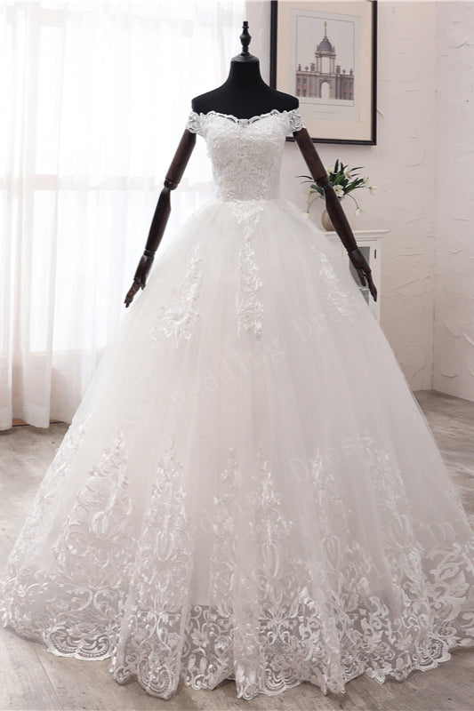 Off-the-shoulder Ball Gown Tulle Wedding Dress With Lace Appliques