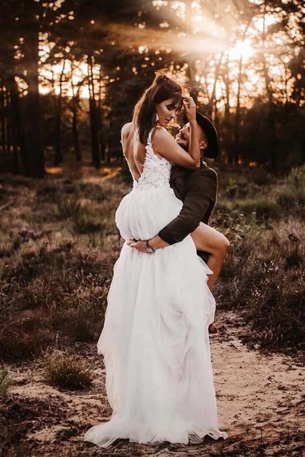 Fablous A-line V Neck White Lace Wedding Dress Open Back Bridal Gown