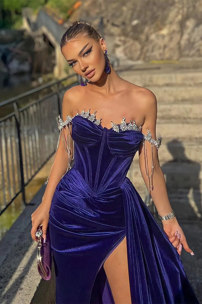 
                      
                        Velvet Off-the-Shoulder Beads Split Mermaid Prom Dress with Ruffles
                      
                    