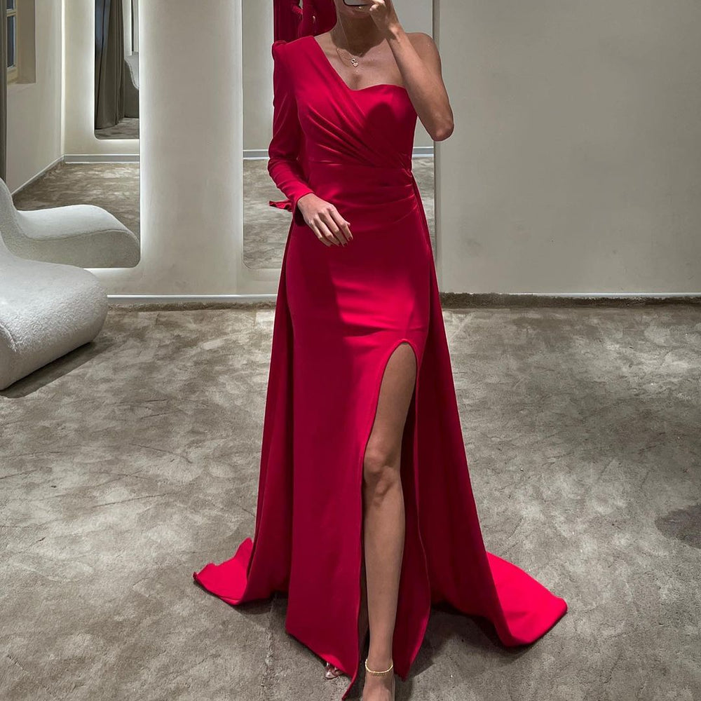 
                      
                        Elegant Red One-Shoulder Prom Dress with Front Split Court Mermaid Style
                      
                    