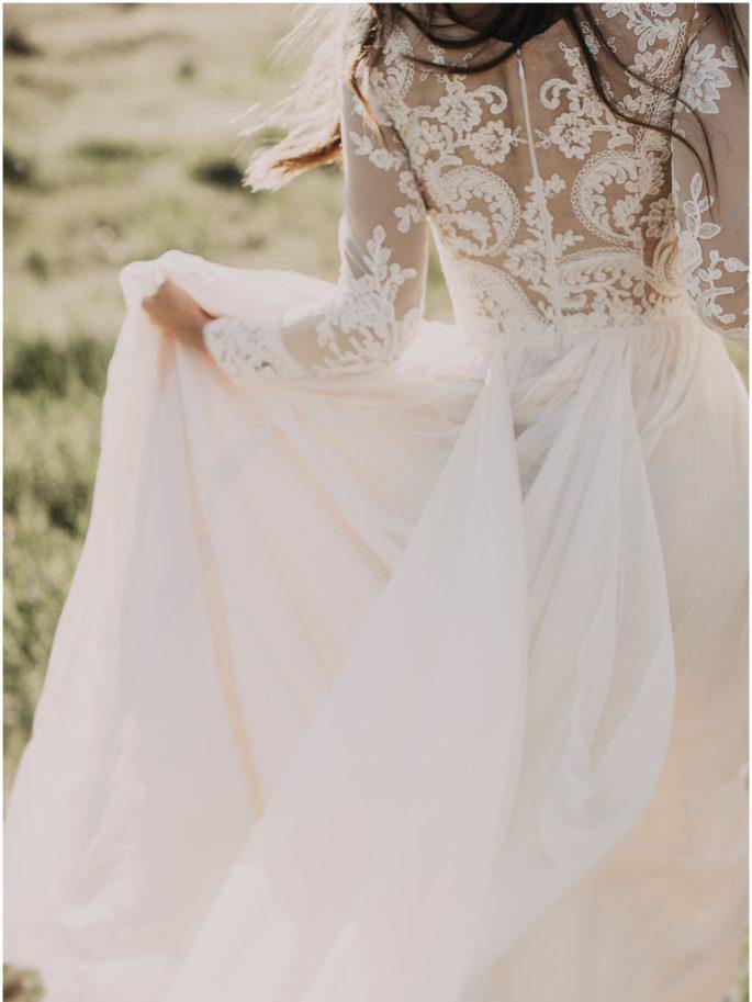 
                      
                        Long Sleeve Chiffon Rustic Wedding Dress Lace Appliques Beach Bridal Dress
                      
                    