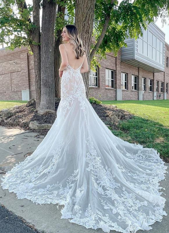 
                      
                        Mermaid Spaghetti Straps Lace Wedding Dress Backless Birdal Gown
                      
                    