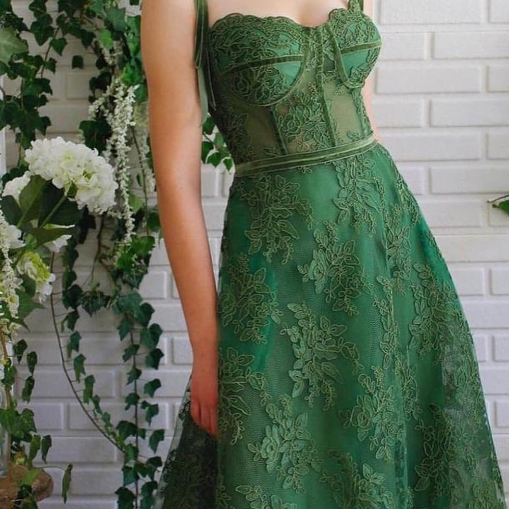 
                      
                        Strapless Spaghetti-Straps Evening Dress With Appliques A-Line in Emerald Green
                      
                    