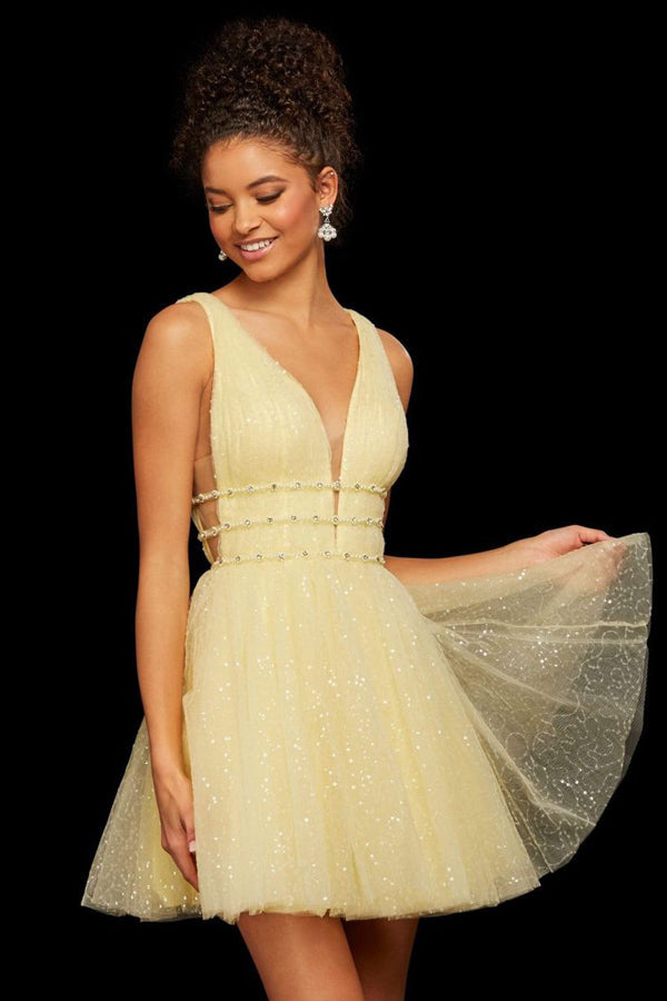 
                      
                        V Neck Tulle Short Homecoming Dress With Beading
                      
                    