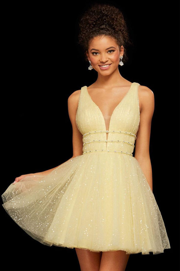 V Neck Tulle Short Homecoming Dress With Beading